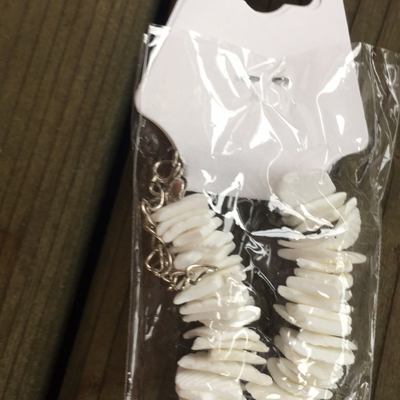 Pula shell necklace - Picture 3 of 4